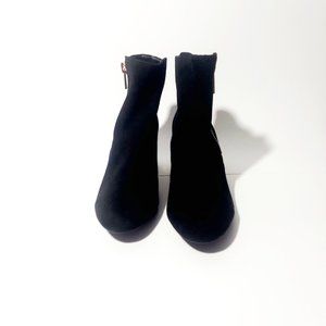 DKNY Womens Crosbi Suede Almond Toe Ankle Boots